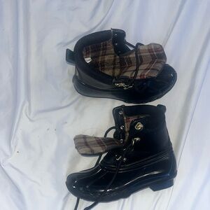 Adrienne vittadini girl duck boots